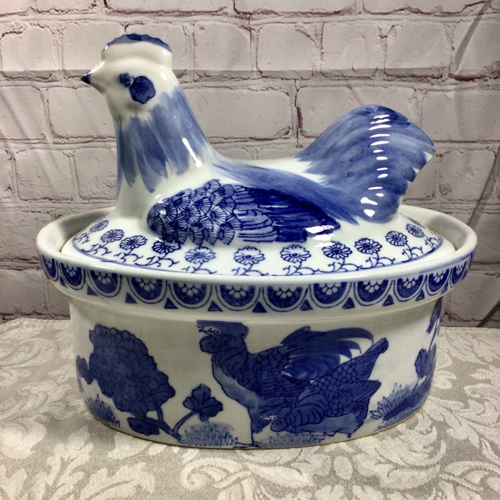 Vintage Blue and White Ceramic Chicken Covered Baking Dish Roaster Casserole - Picture 1 of 9